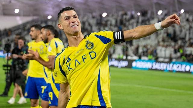 爱游戏官网-锐不可当引发热议！，费德勒在老鹰比赛中刷新纪录再创辉煌时刻(锐不可当的释义)