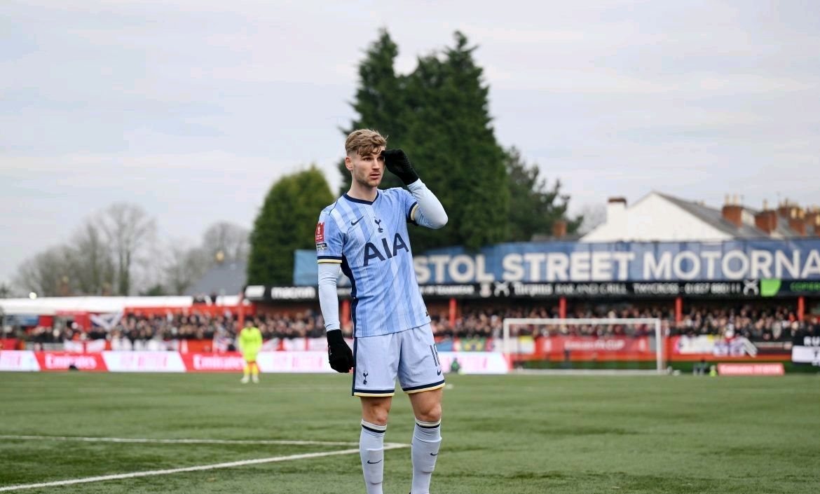 爱游戏入口-凯恩新星出色防守表现突出，切尔西前途光明！观众掌声雷动的简单介绍