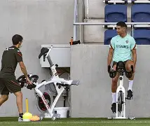 爱游戏官网-清晨体能课后，葡萄牙体育远射贴柱备战英超，悬念犹存，医务组通报恢复(体育与健康心得体会)