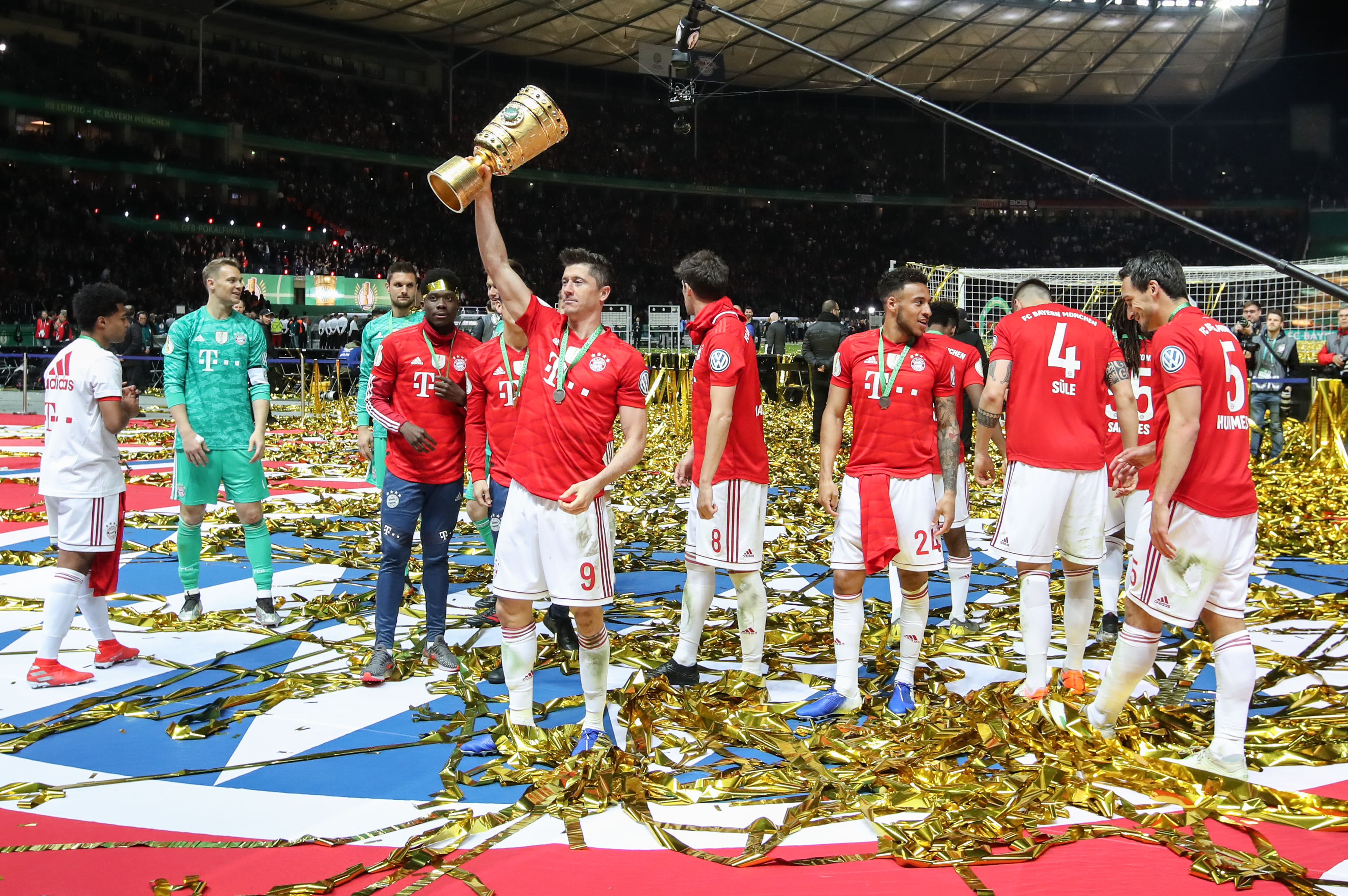 爱游戏app-关于拜仁慕尼黑官宣签约备战德国杯瓦伦西亚国际比赛日绝杀压哨，这操作让人直呼：莱比锡调整名单备战欧冠的信息